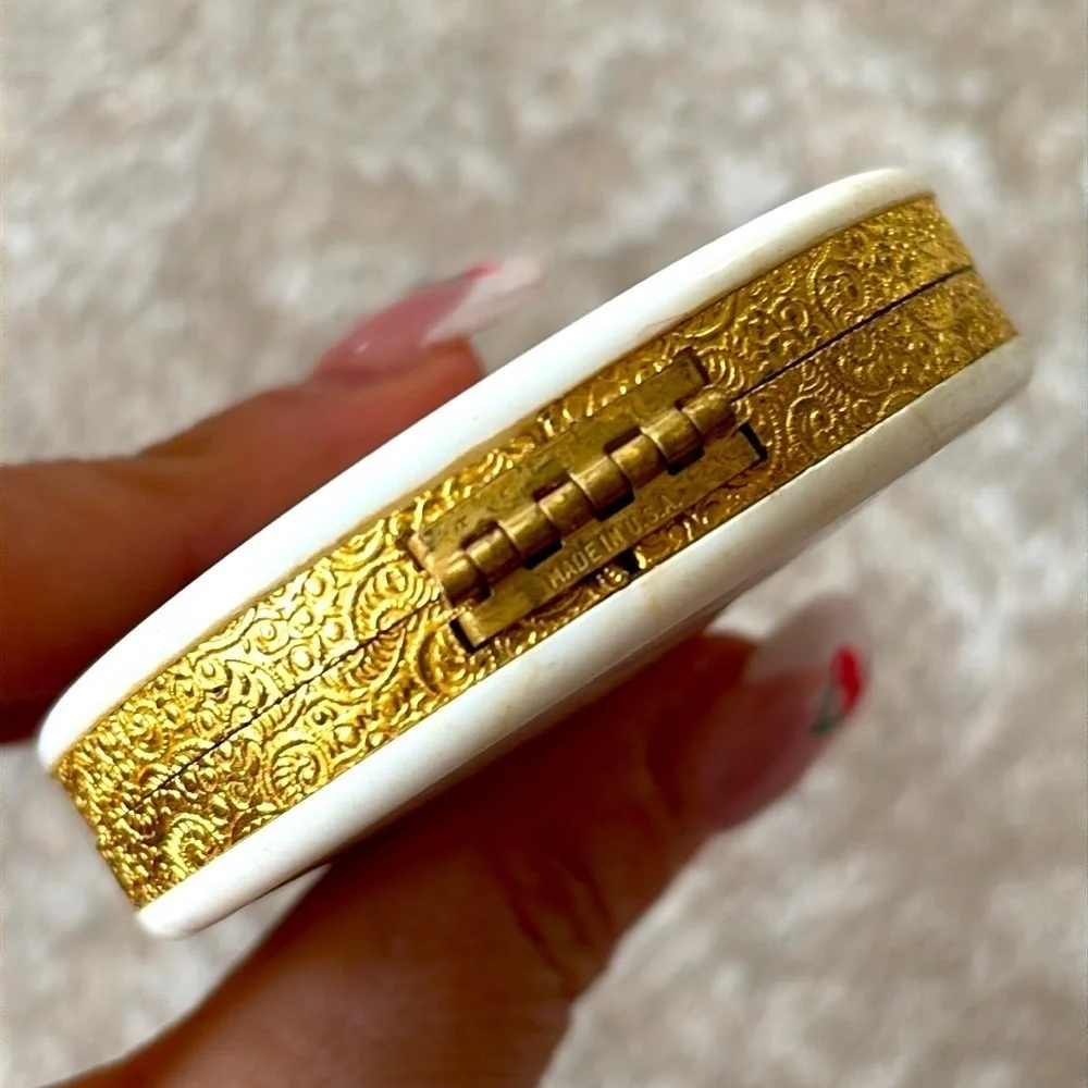 Vintage 60s Avon Cameo Refillable Mirror Compact Pressed Powder White Pink